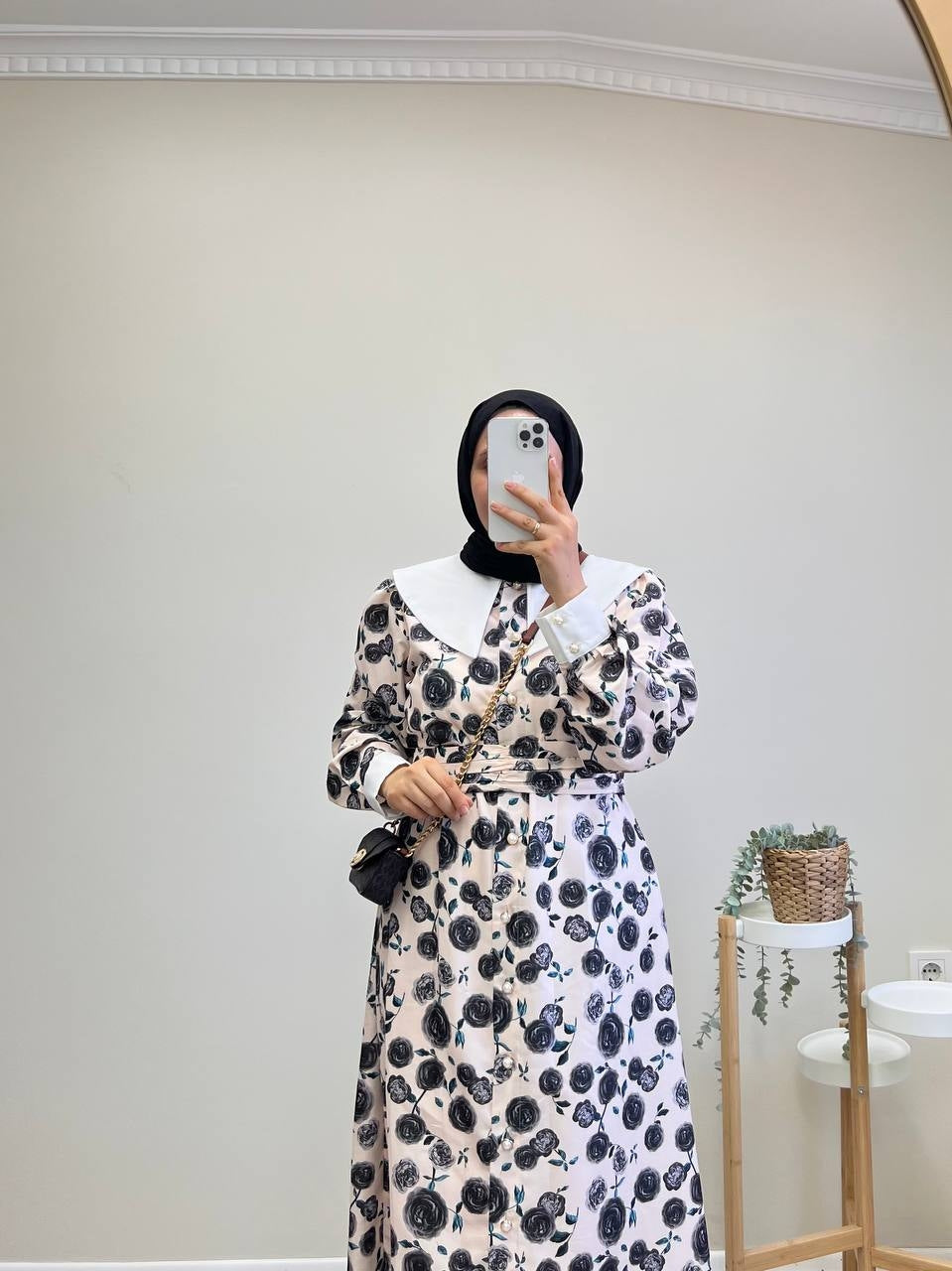 9998 - Çiçek Desenli Yakalı Elbise - Siyah