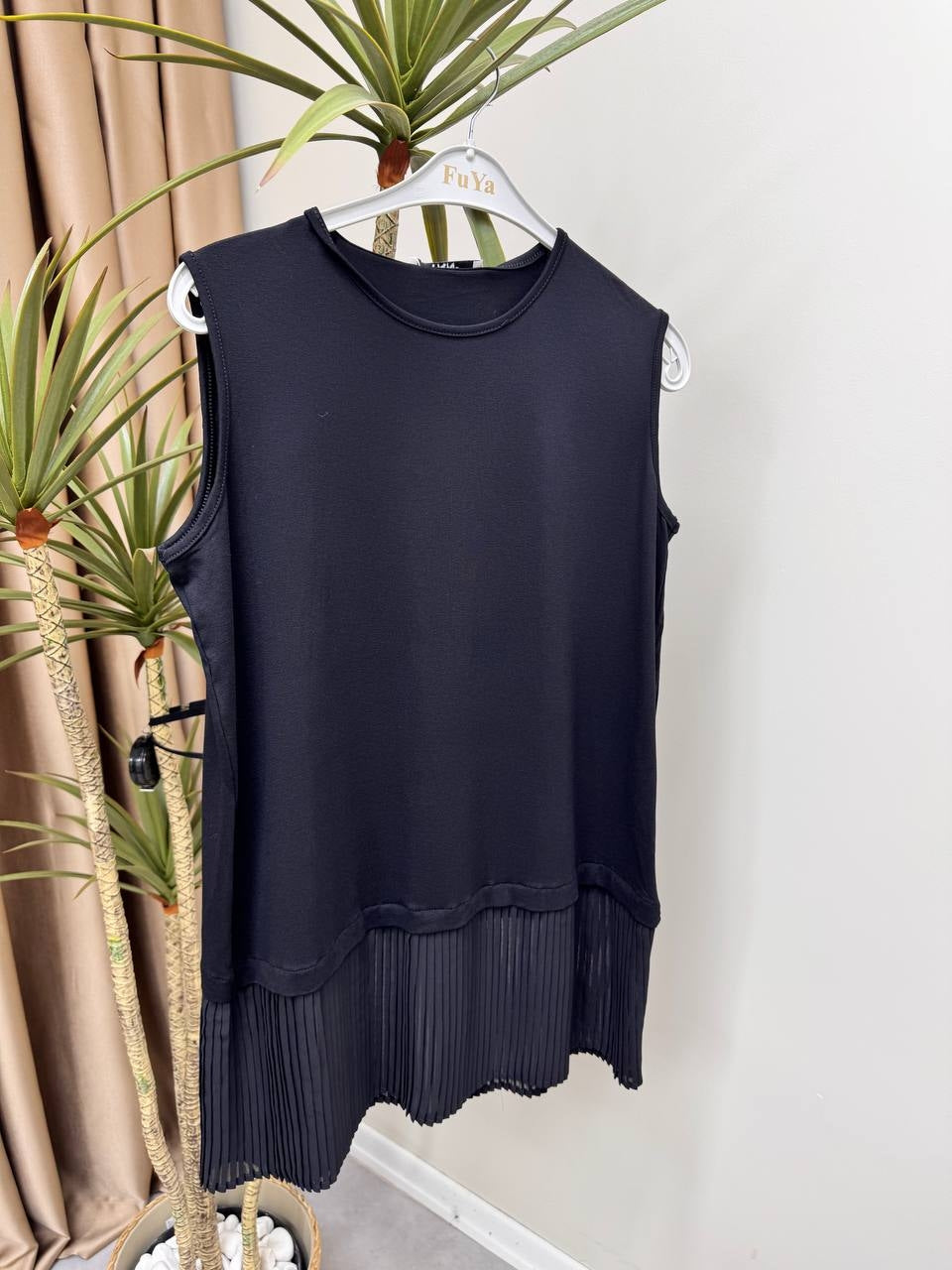 0796 - Sıfır Kol Pileli İçlik - Siyah