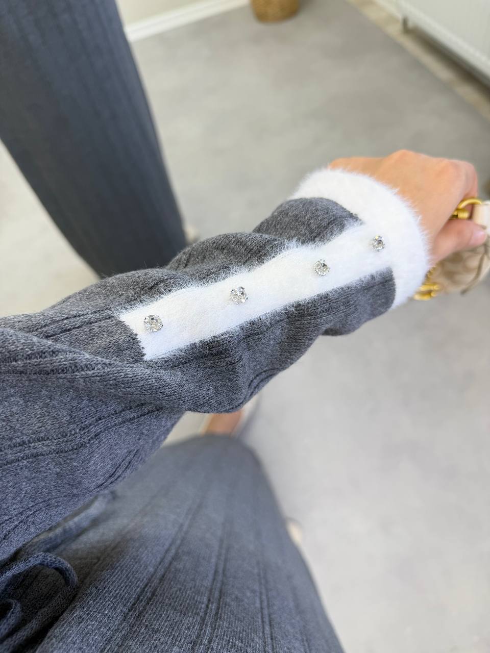 2851 - Kolu Taşlı Triko Elbise - Gri