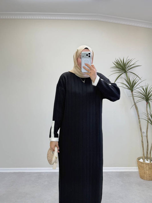 2851 - Kolu Taşlı Triko Elbise - Siyah