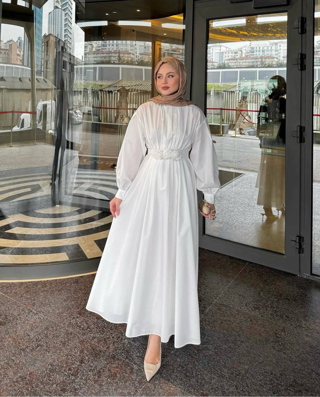 1533 - Çiçek Kemerli Elbise - Beyaz