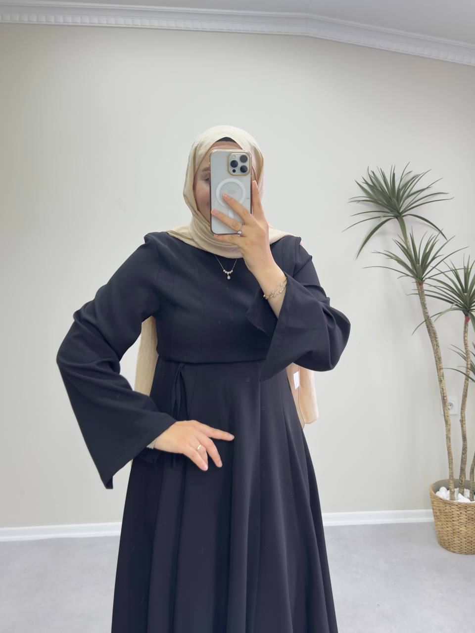 2516 - Belden Oturtmalı Kloş Elbise - Siyah