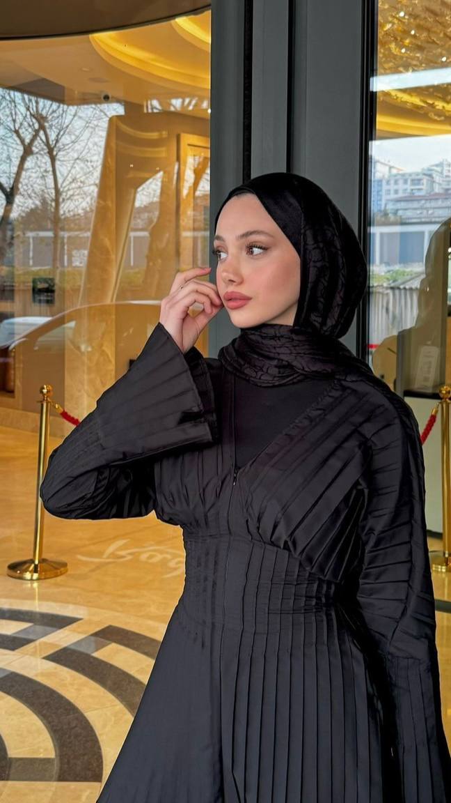 1717 - Belden Oturtmalı Piliseli Tunik - Siyah