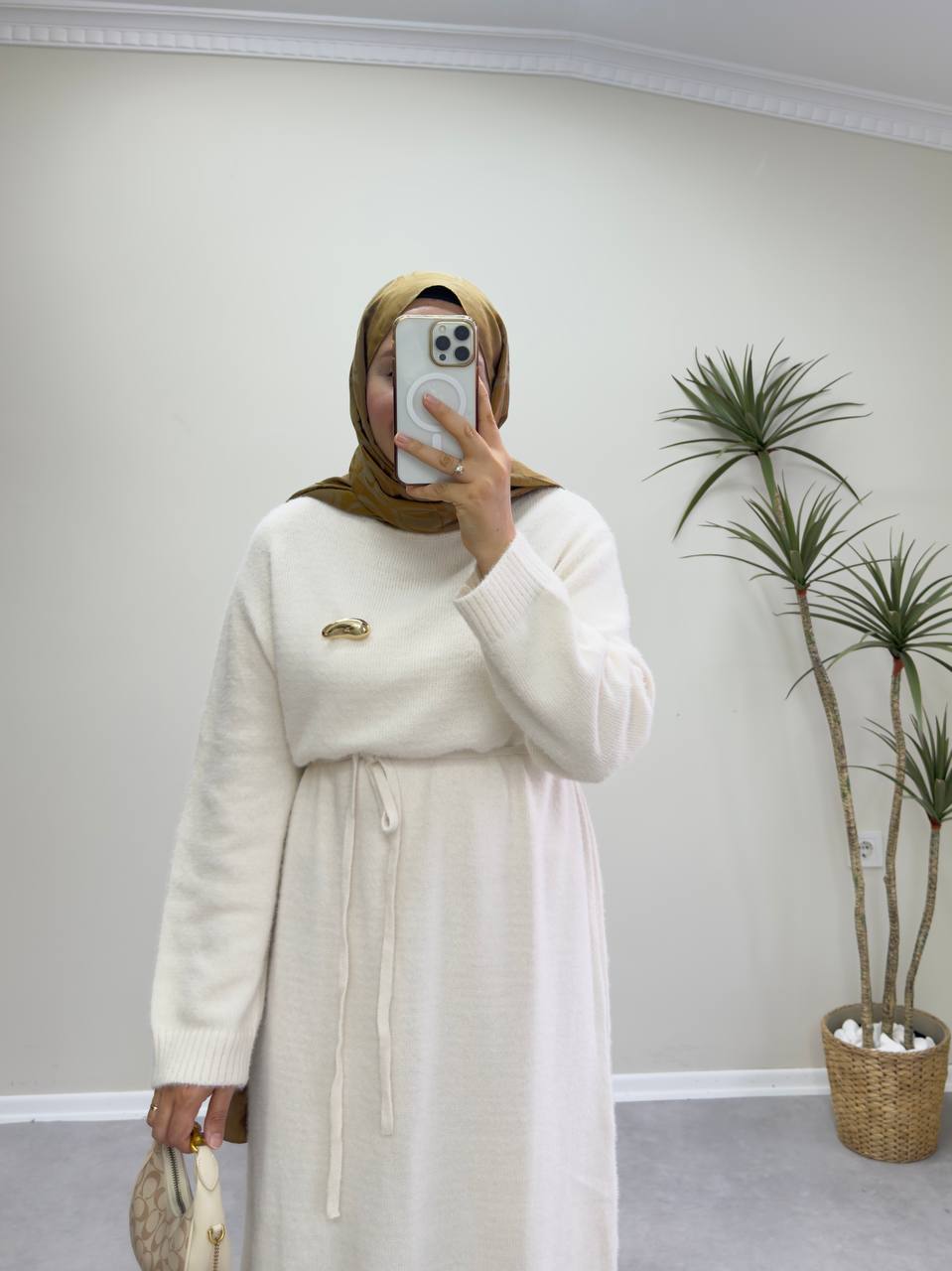 2660 - Broşlu Triko Elbise - Krem