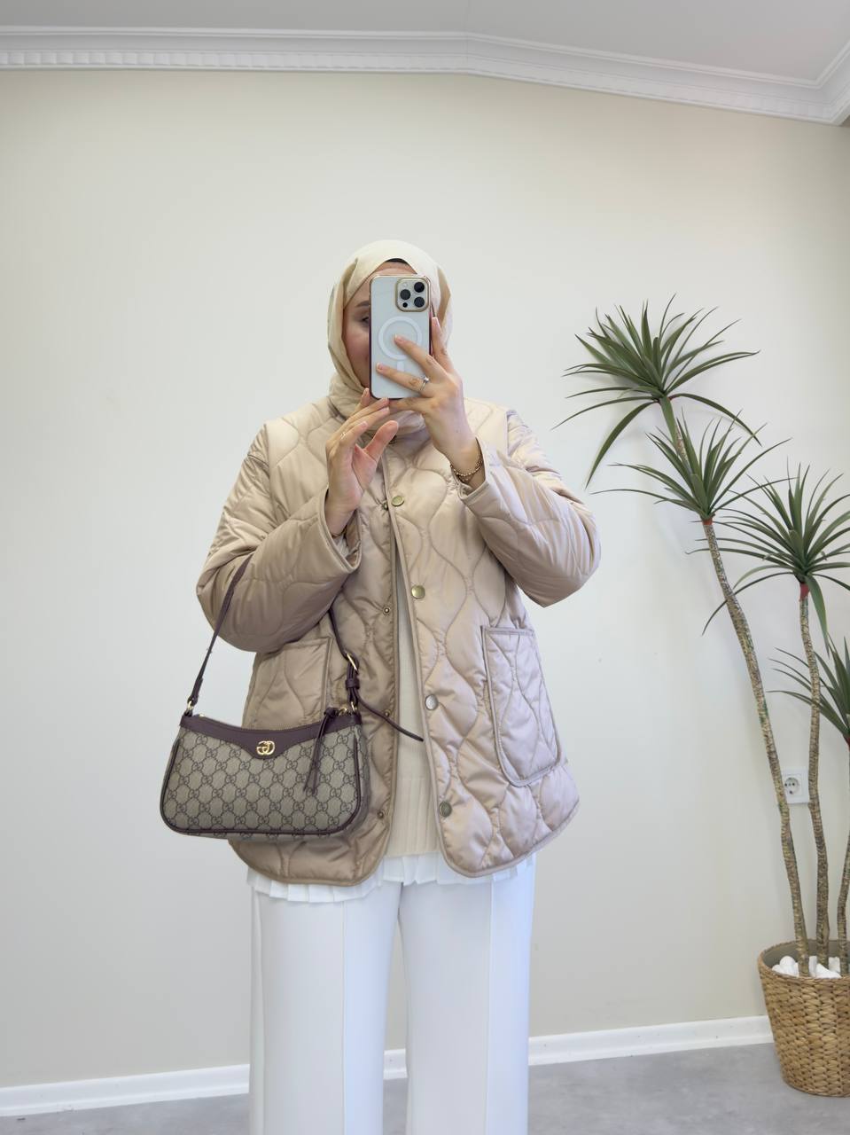 2837 - Kapitone Mont - Bej