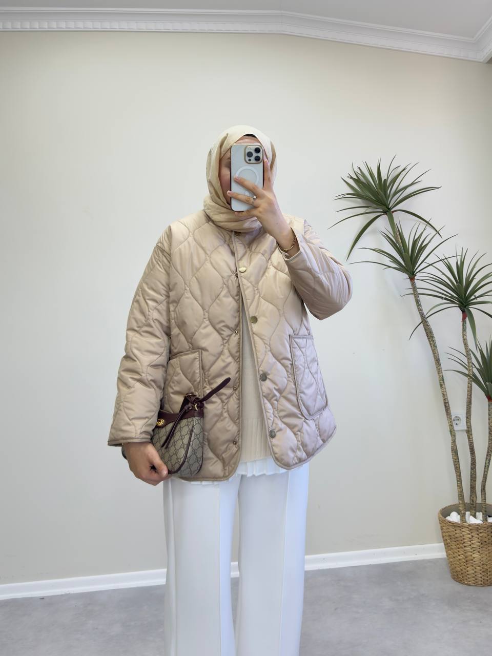 2837 - Kapitone Mont - Bej