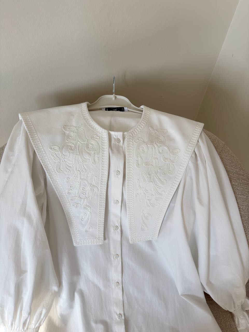 2363 - Yakası Nakışlı Gömlek - Beyaz