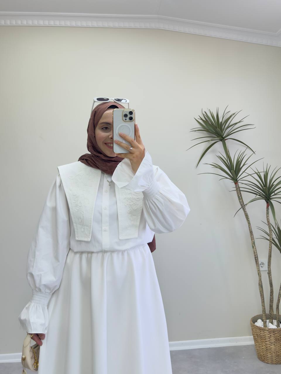 2363 - Yakası Nakışlı Gömlek - Beyaz