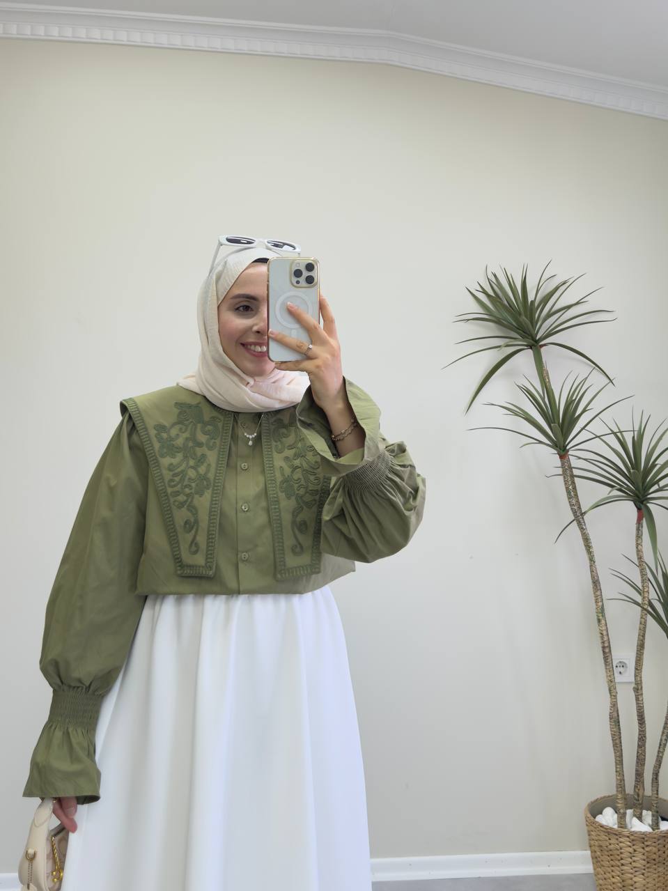 2363 - Yakası Nakışlı Gömlek - Haki Yeşil