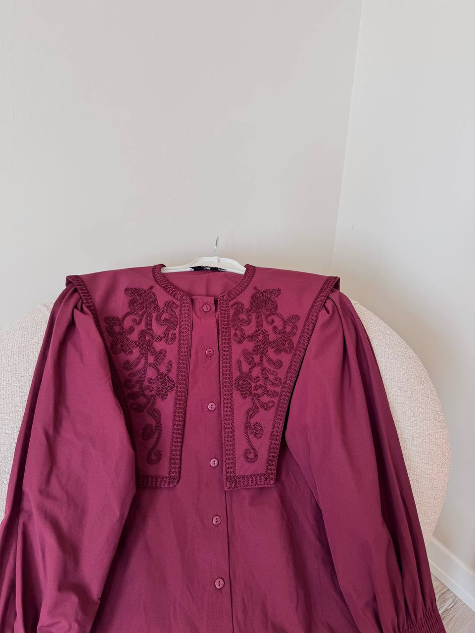 2363 - Yakası Nakışlı Gömlek - Bordo