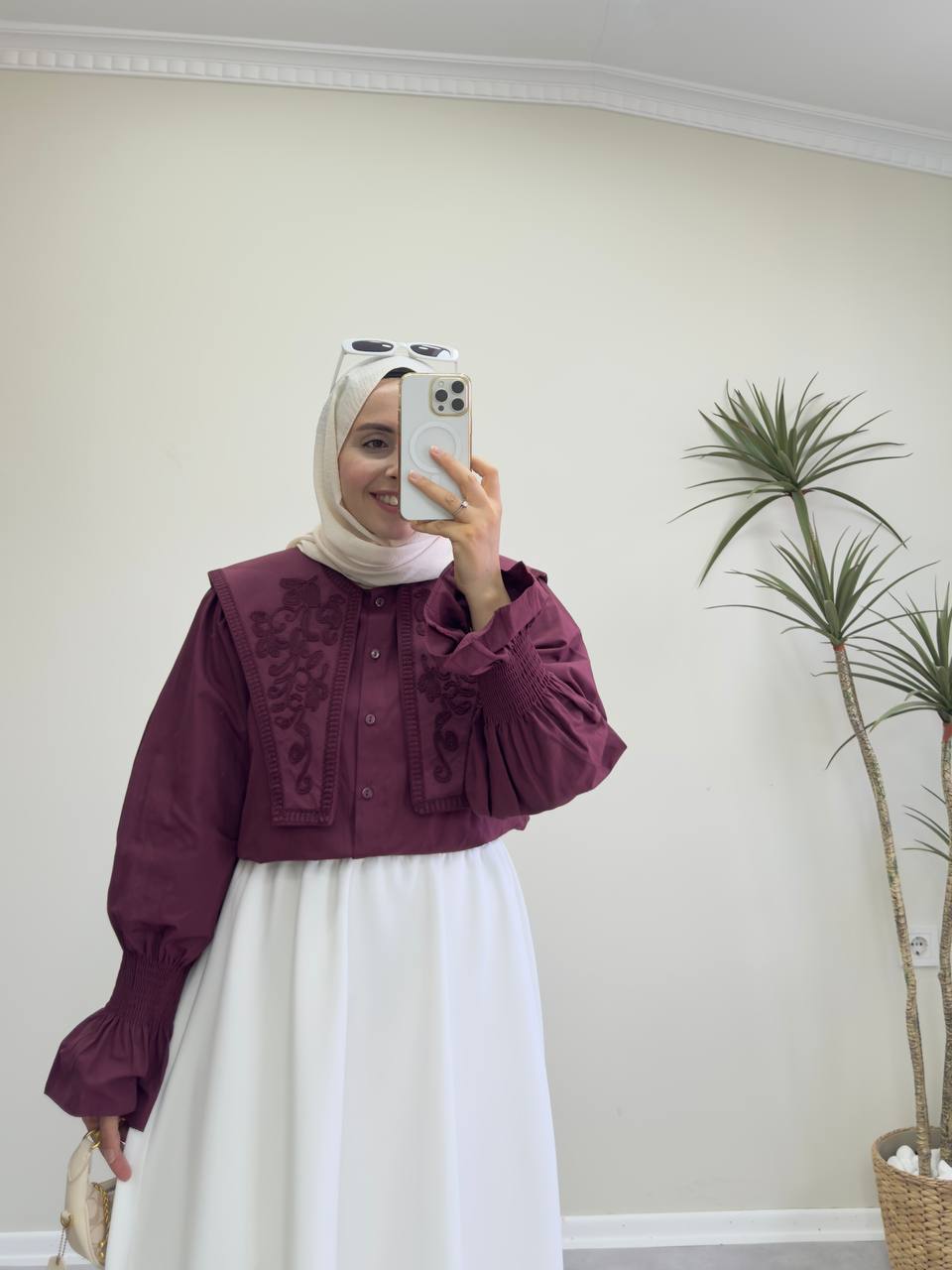 2363 - Yakası Nakışlı Gömlek - Bordo