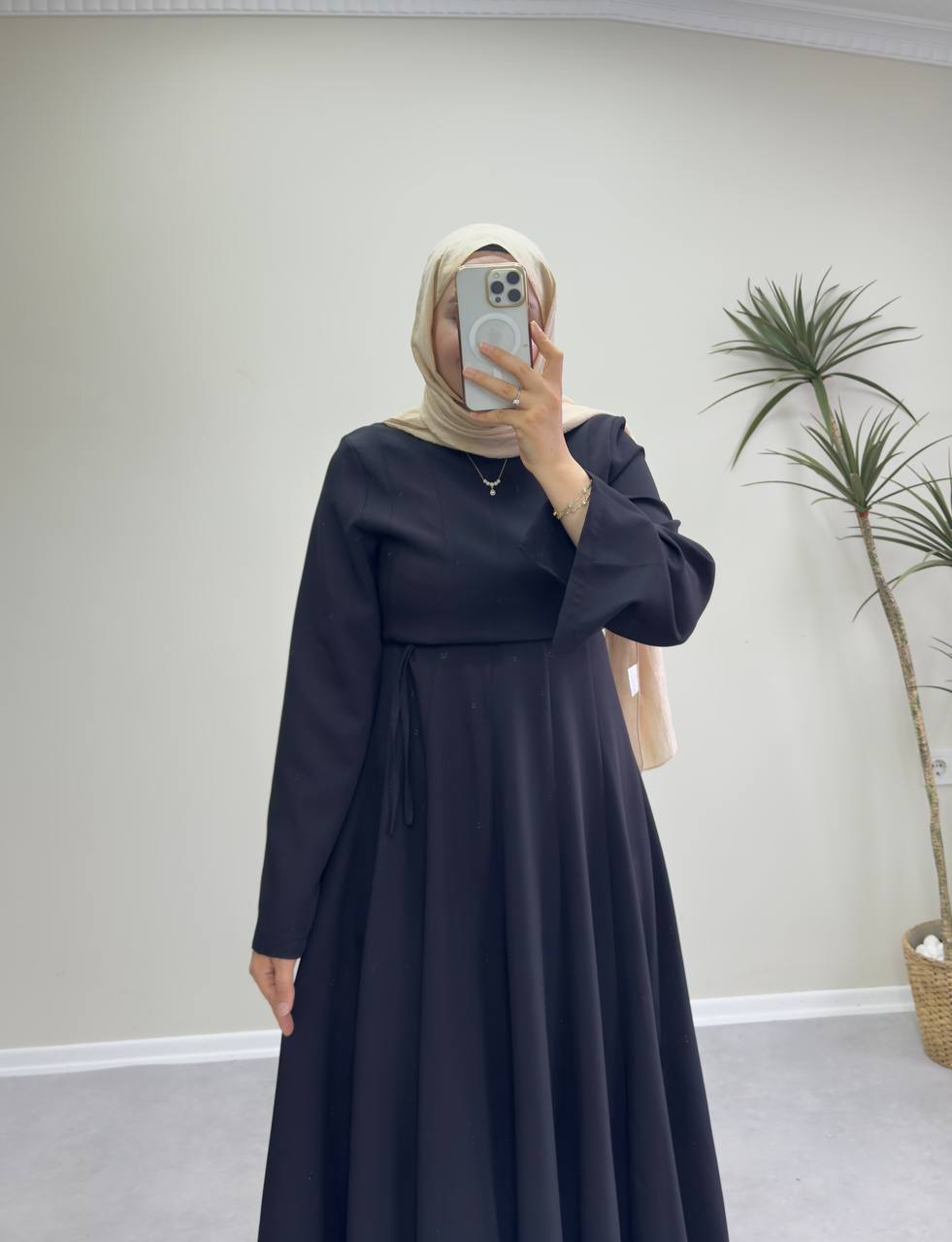 2516 - Belden Oturtmalı Kloş Elbise - Siyah