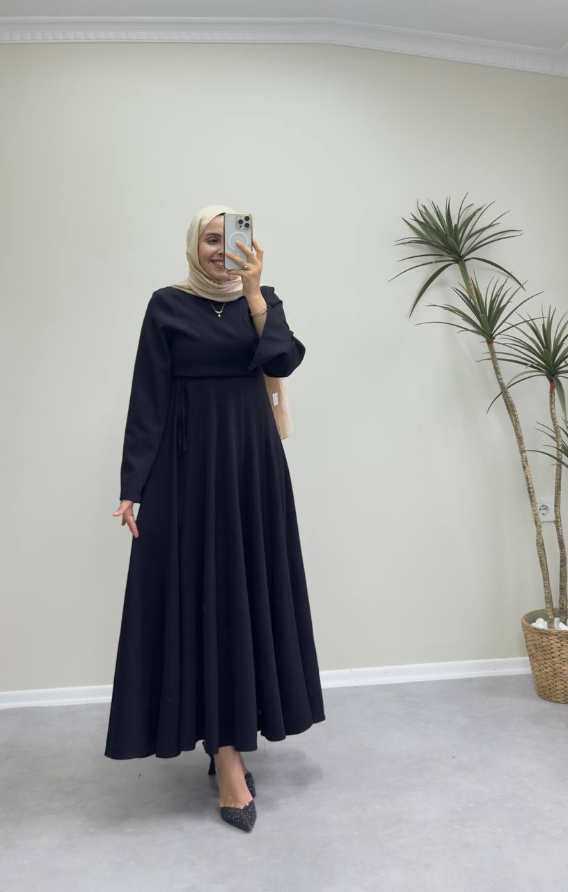 2516 - Belden Oturtmalı Kloş Elbise - Siyah