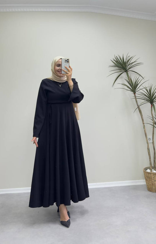 2516 - Belden Oturtmalı Kloş Elbise - Siyah